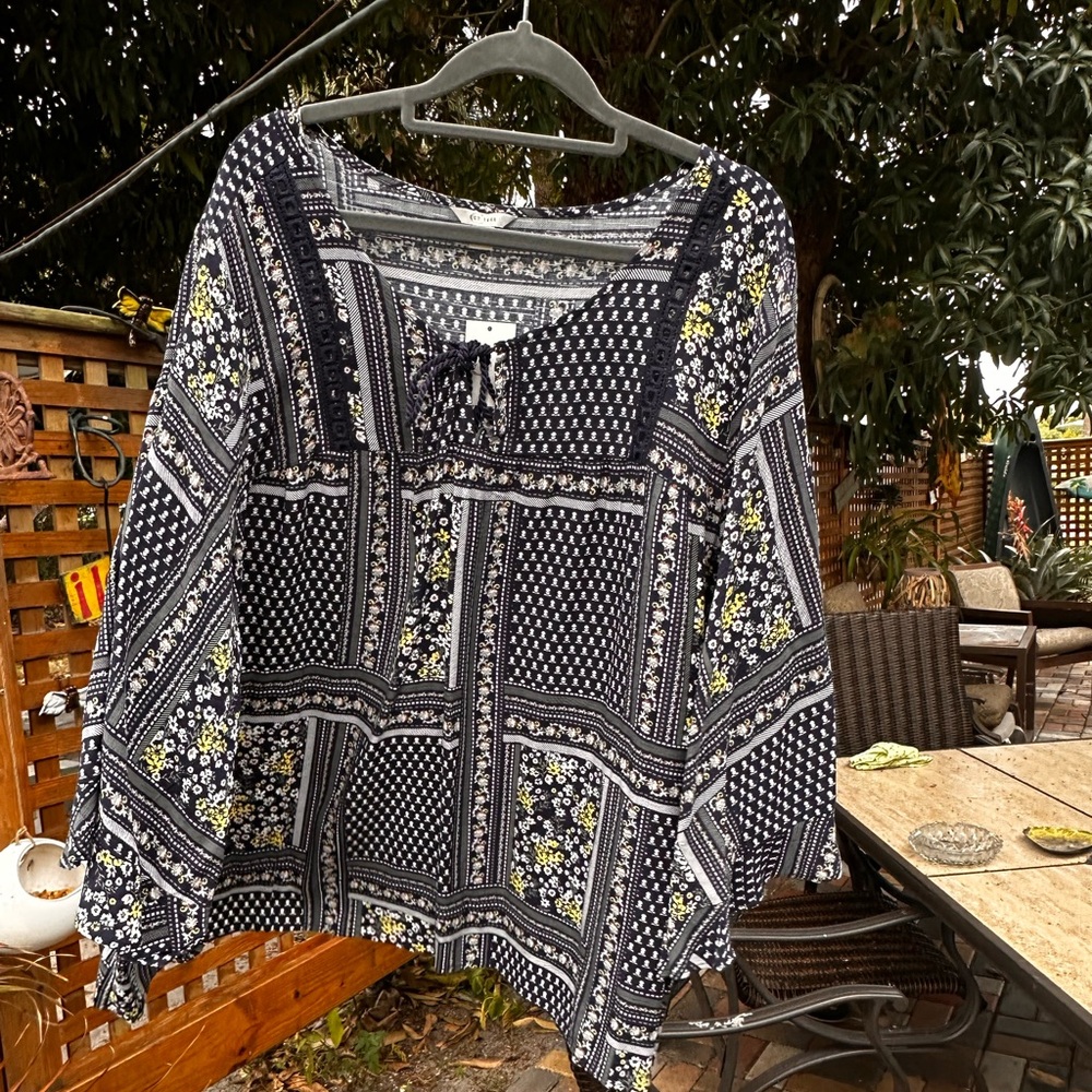 Floral Black and White Women's Top